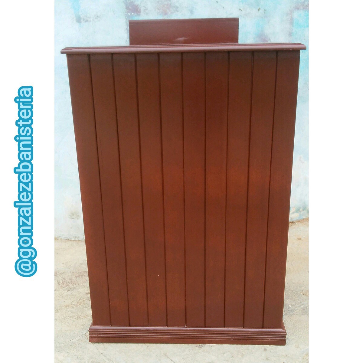 podium en madera  Foto 7245365-2.jpg