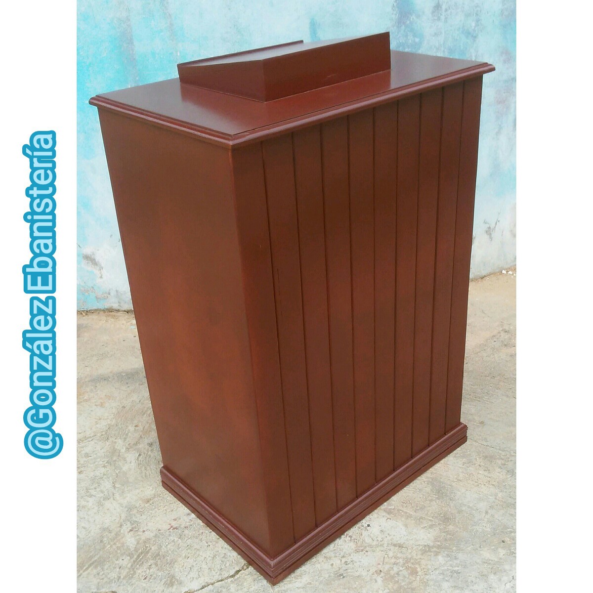 podium en madera  Foto 7245365-4.jpg