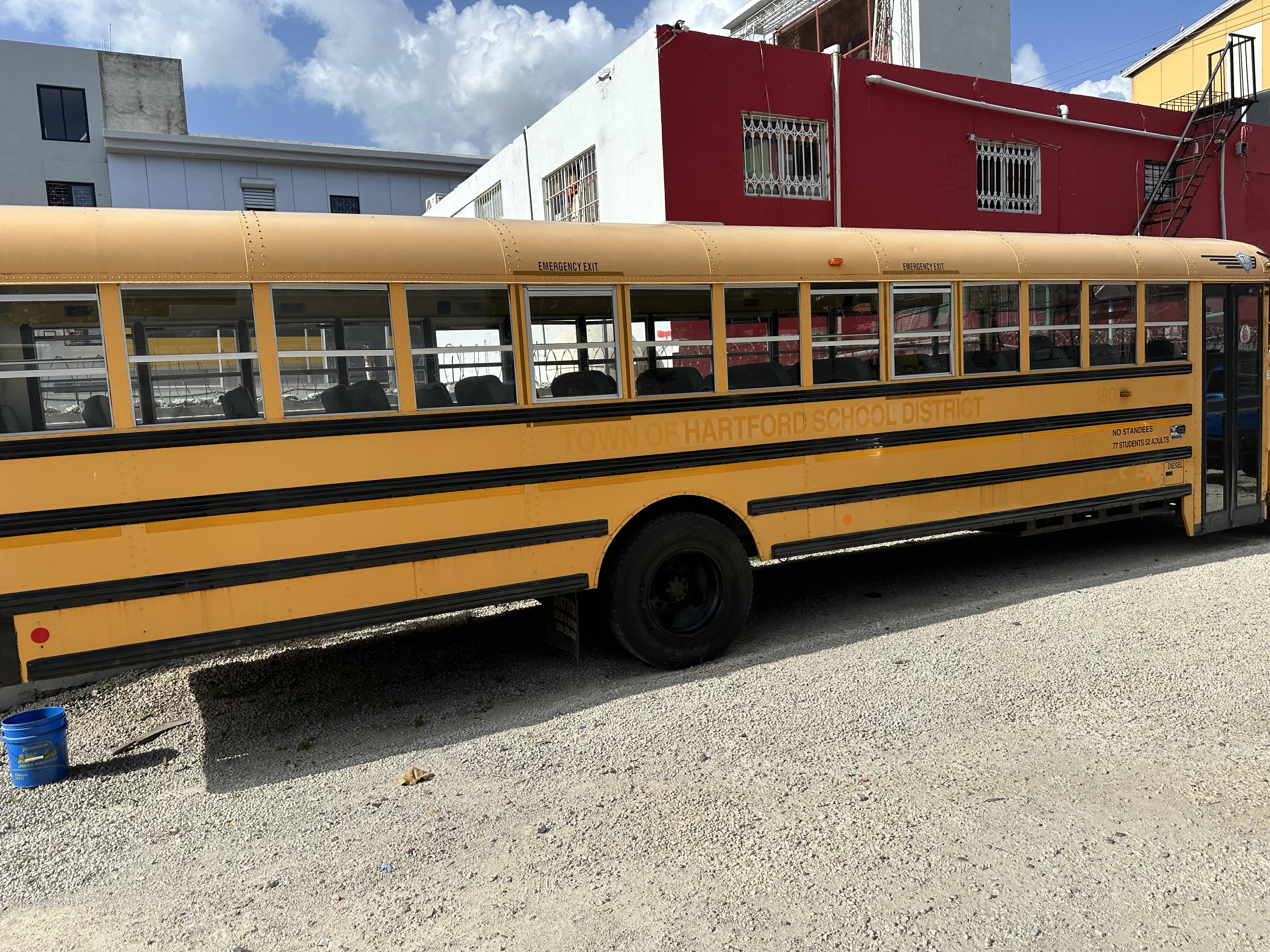  2010 BUS IC CORPORATION 3000 CE DIESEL 6.4L 8 CILINDROS Foto 7245602-3.jpg