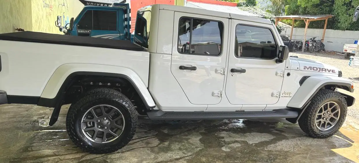 Jeep Gladiator Overland 2020 Foto 7246330-5.jpg