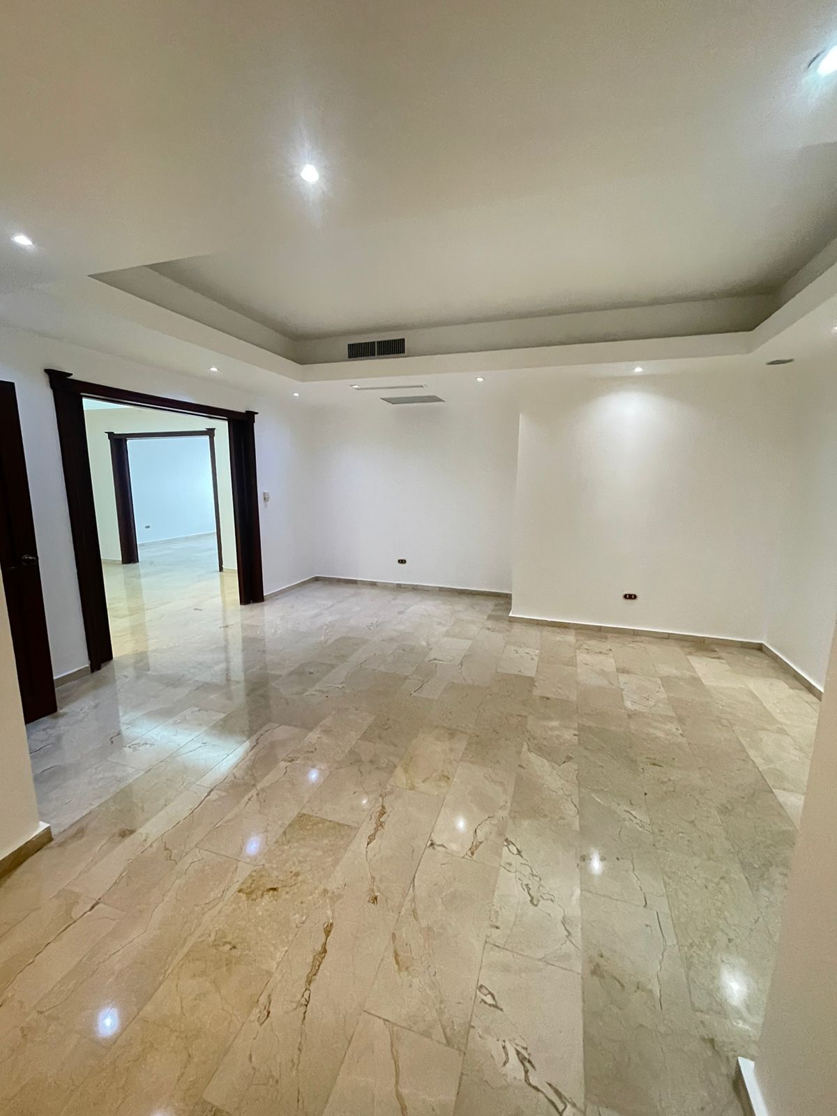 Apartamento en venta en Piantini de tres habitaciones Foto 7246611-14.jpg