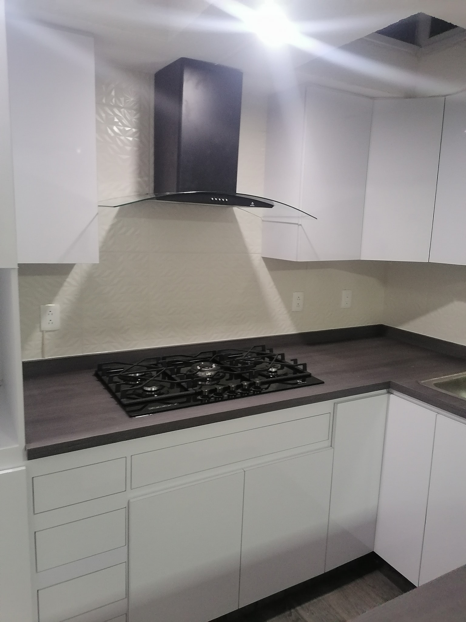 Cocina en madera color blanco  Foto 7246663-4.jpg