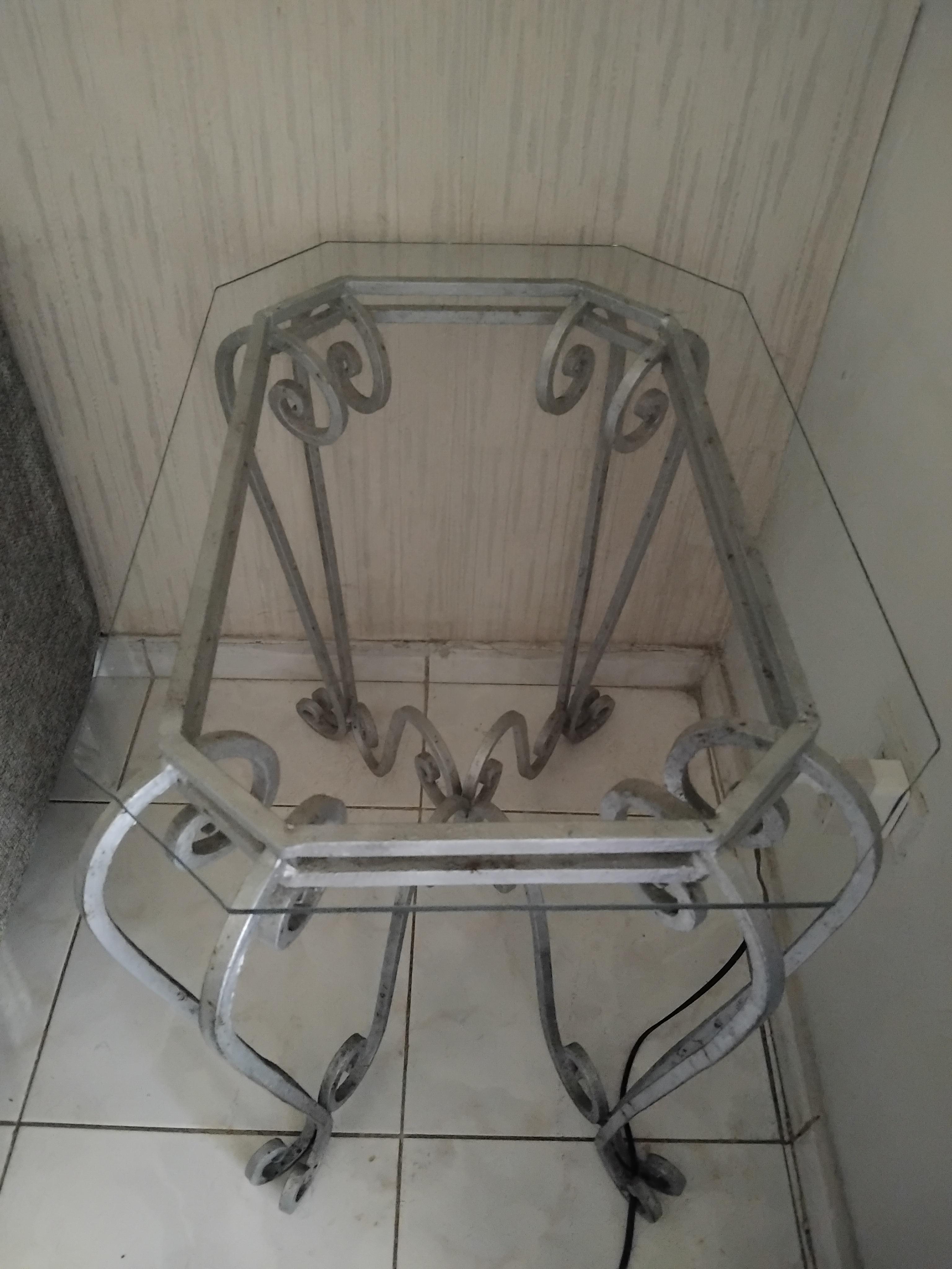 Vendo mesas y silla hierro por mudanza Foto 7246737-2.jpg