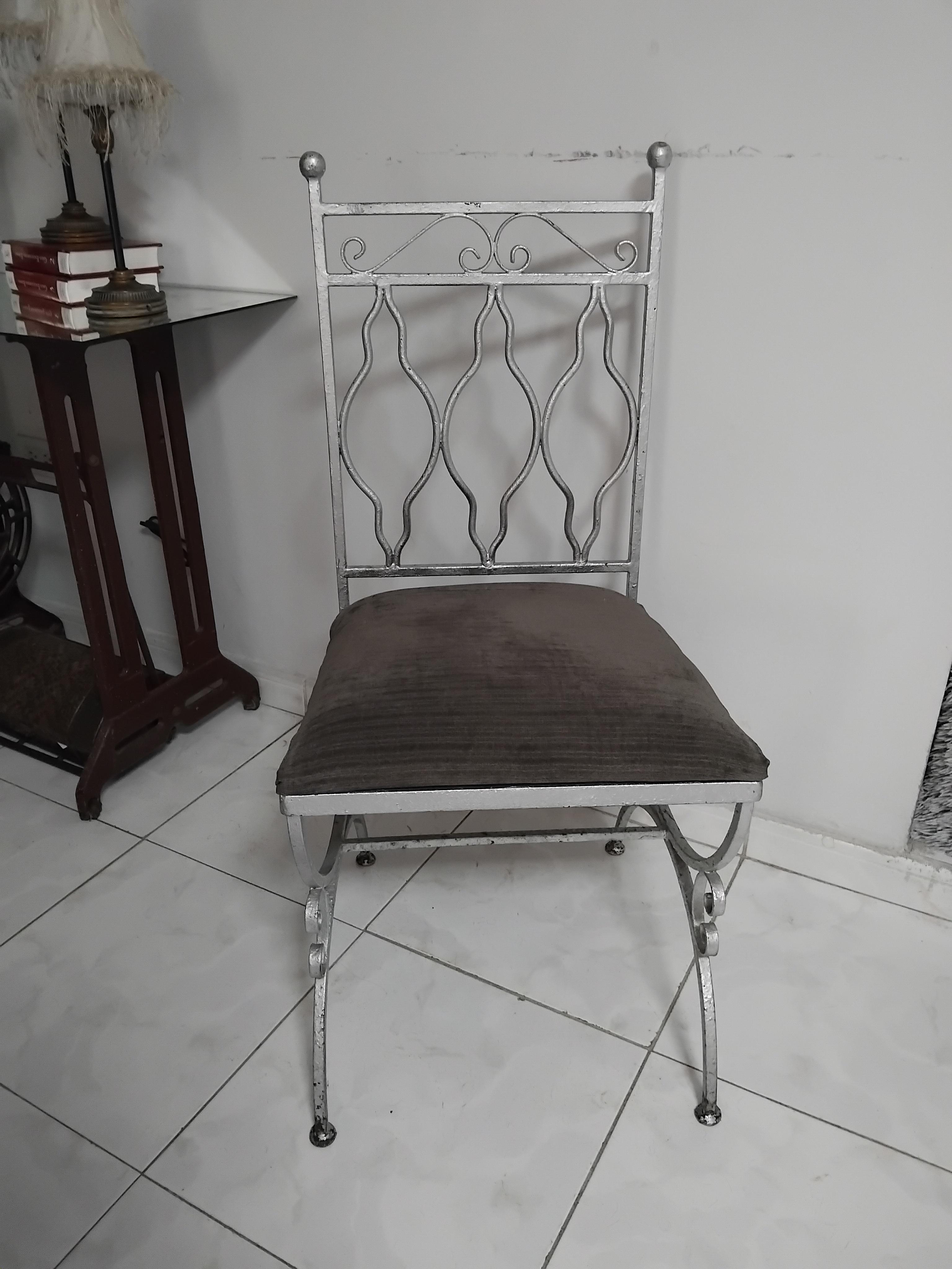 Vendo mesas y silla hierro por mudanza Foto 7246737-3.jpg