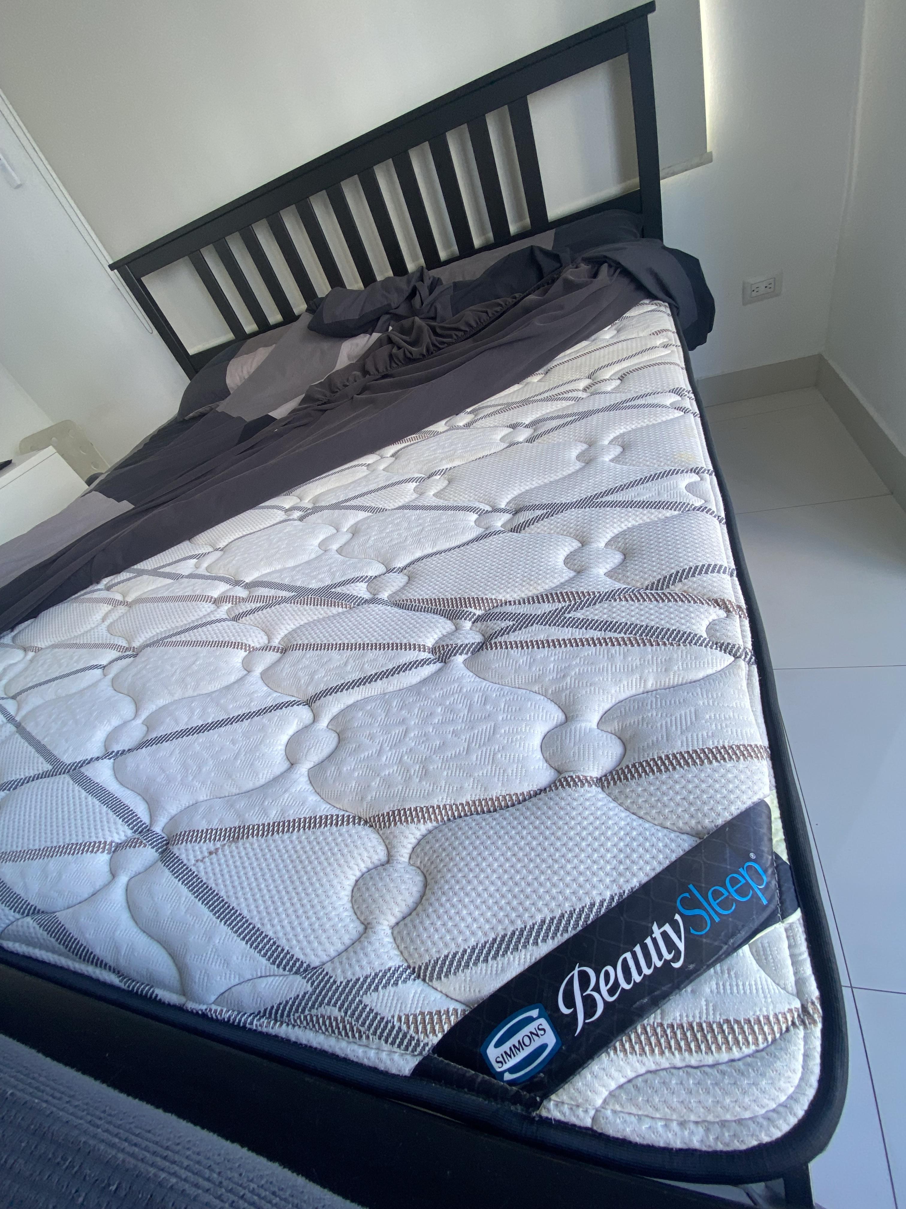 Cama IKEA y colchón Simmons King Foto 7247315-2.jpg