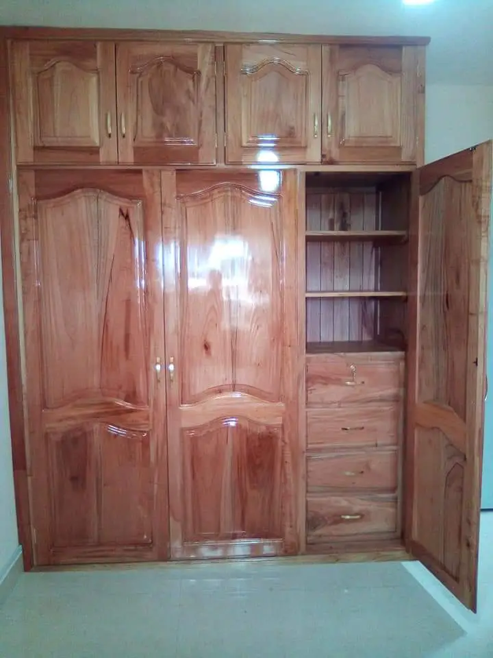 Closet en madera de caoba  Foto 7247488-3.jpg