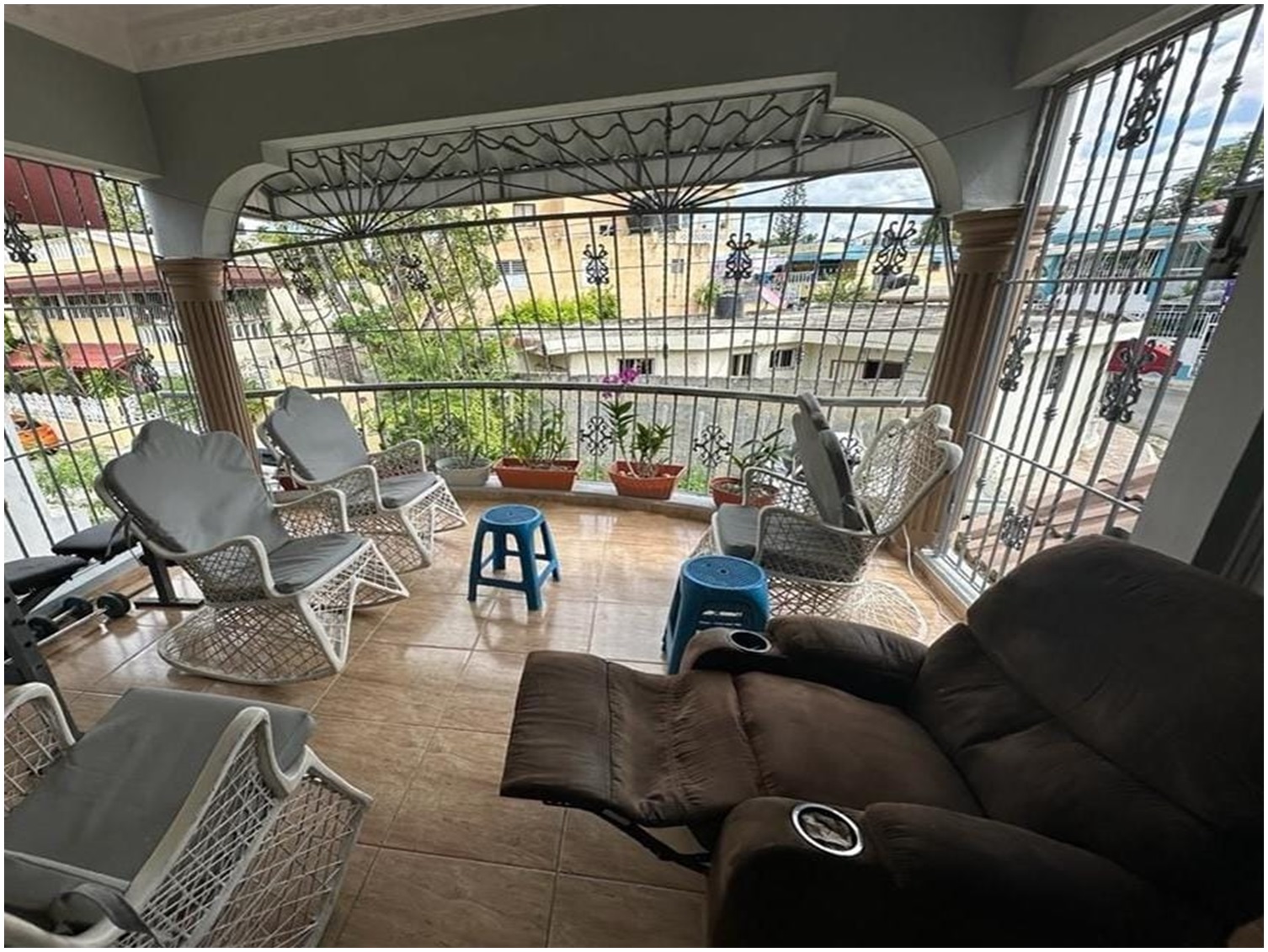 Vendo Casa 2 Niveles Con 3 Aptos en Buena Vista 2da. PARA INVERSION O  Foto 7247638-2.jpg