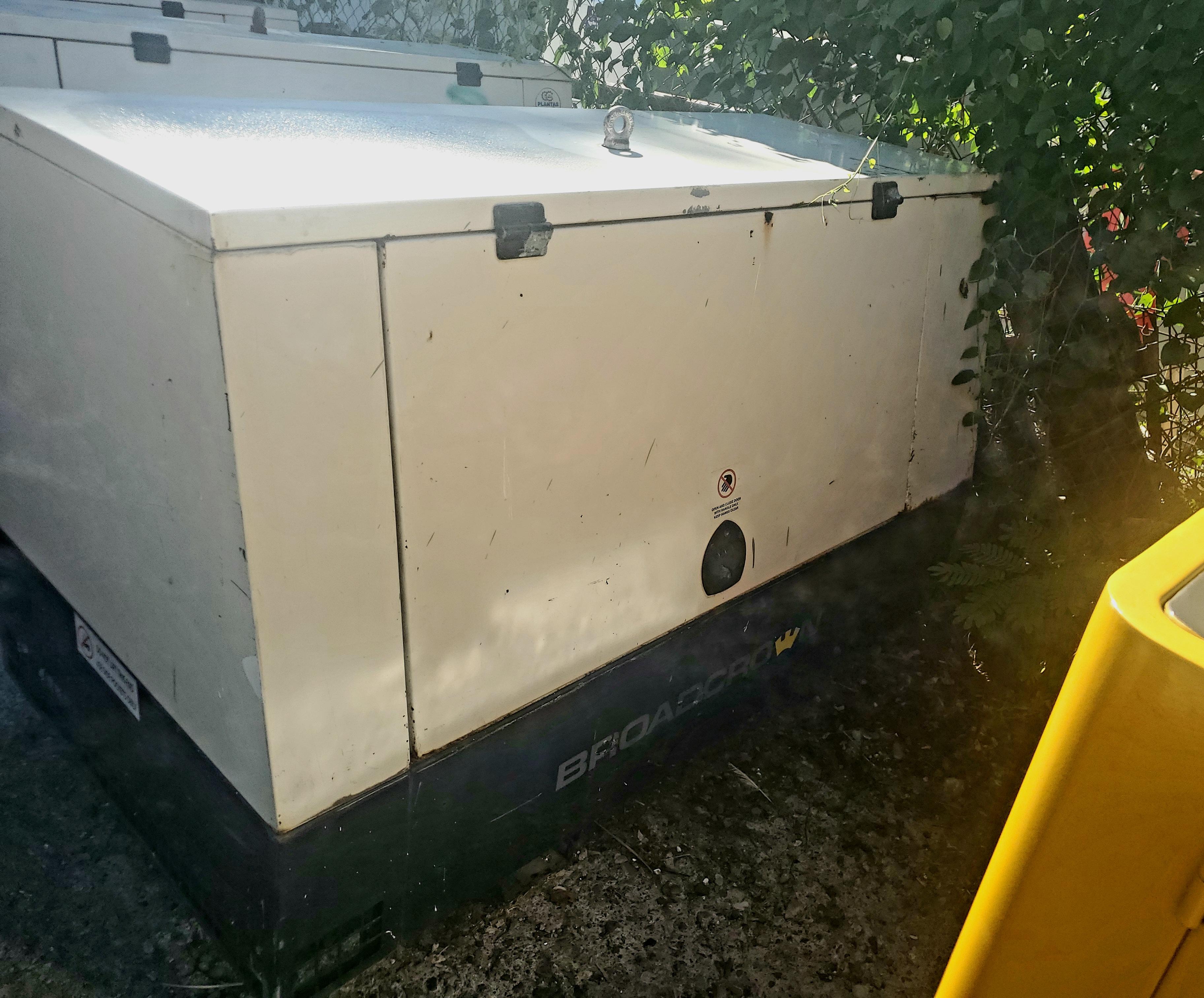 PLANTAS ELÉCTRICAS YANMAR BROADCROWN De 13 KW SUPER SILENCIOSA DISPONI Foto 7247657-3.jpg