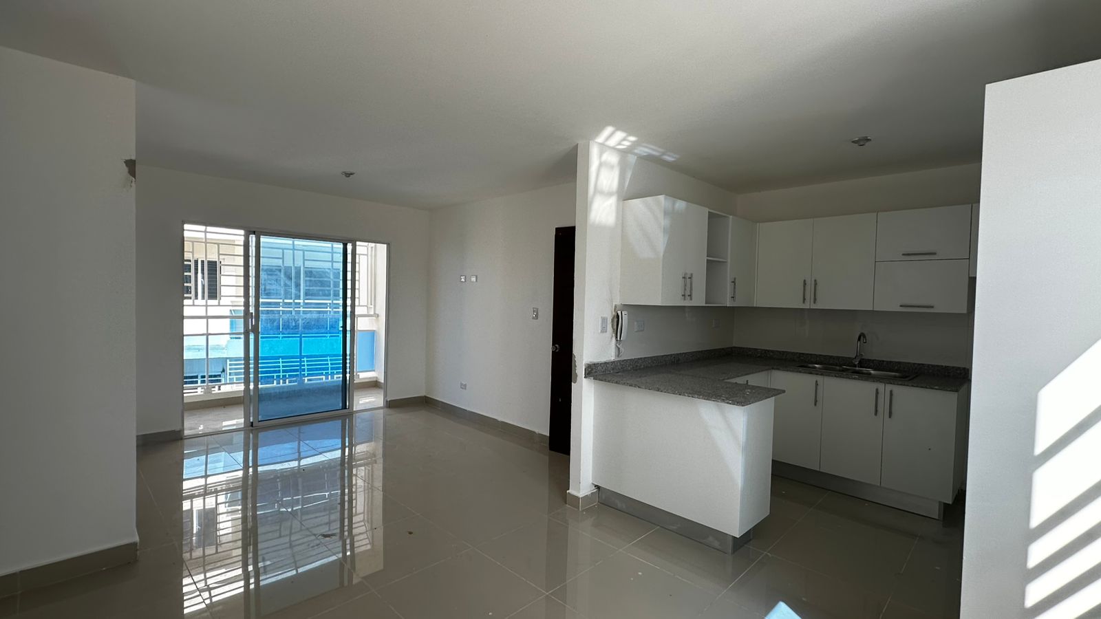 Apartamento Nuevo en Alquiler Aut. San Isidro Foto 7247691-2.jpg