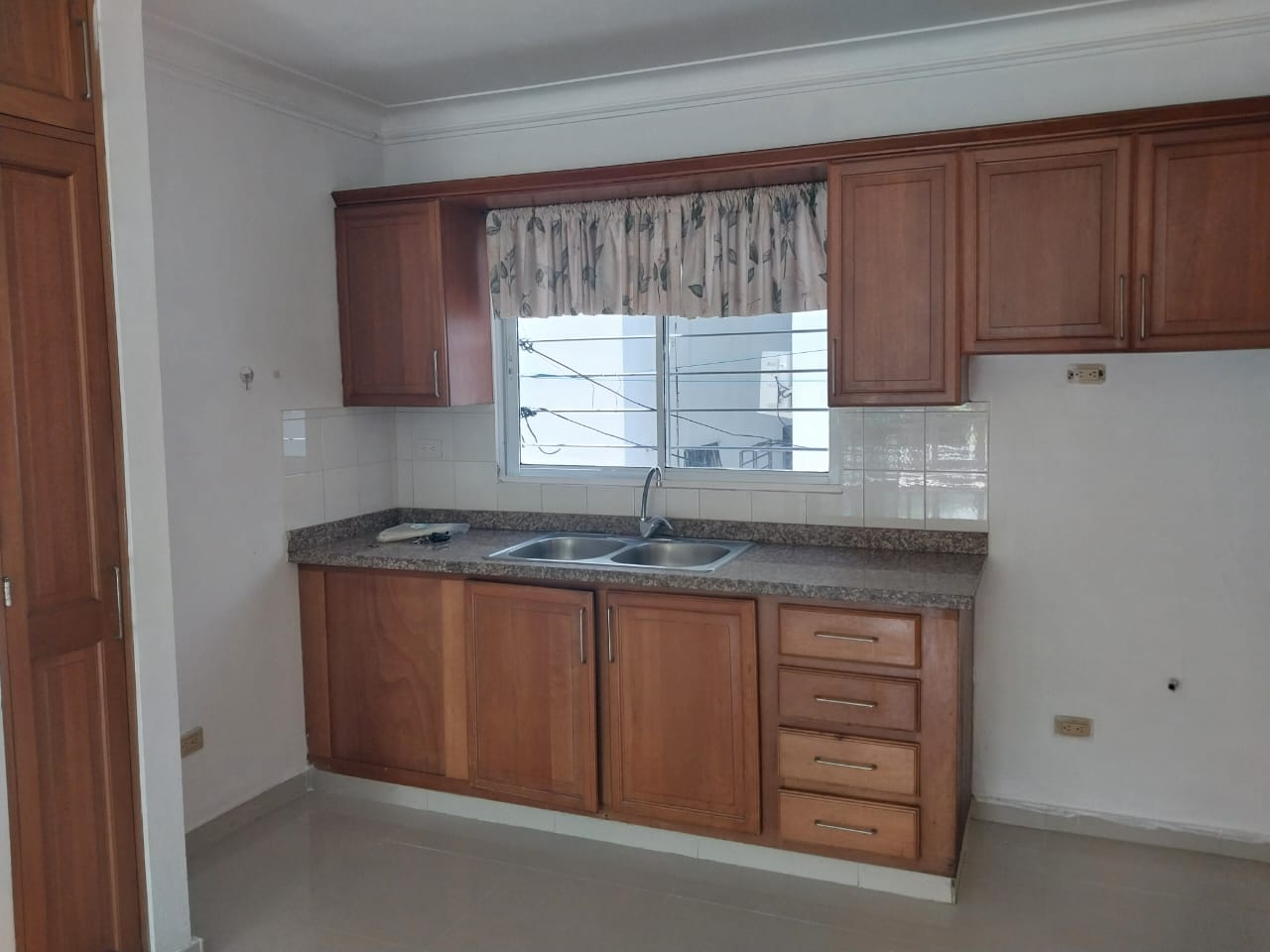 Alquilo apartamento en Colinas de los Ríos Foto 7248099-3.jpg