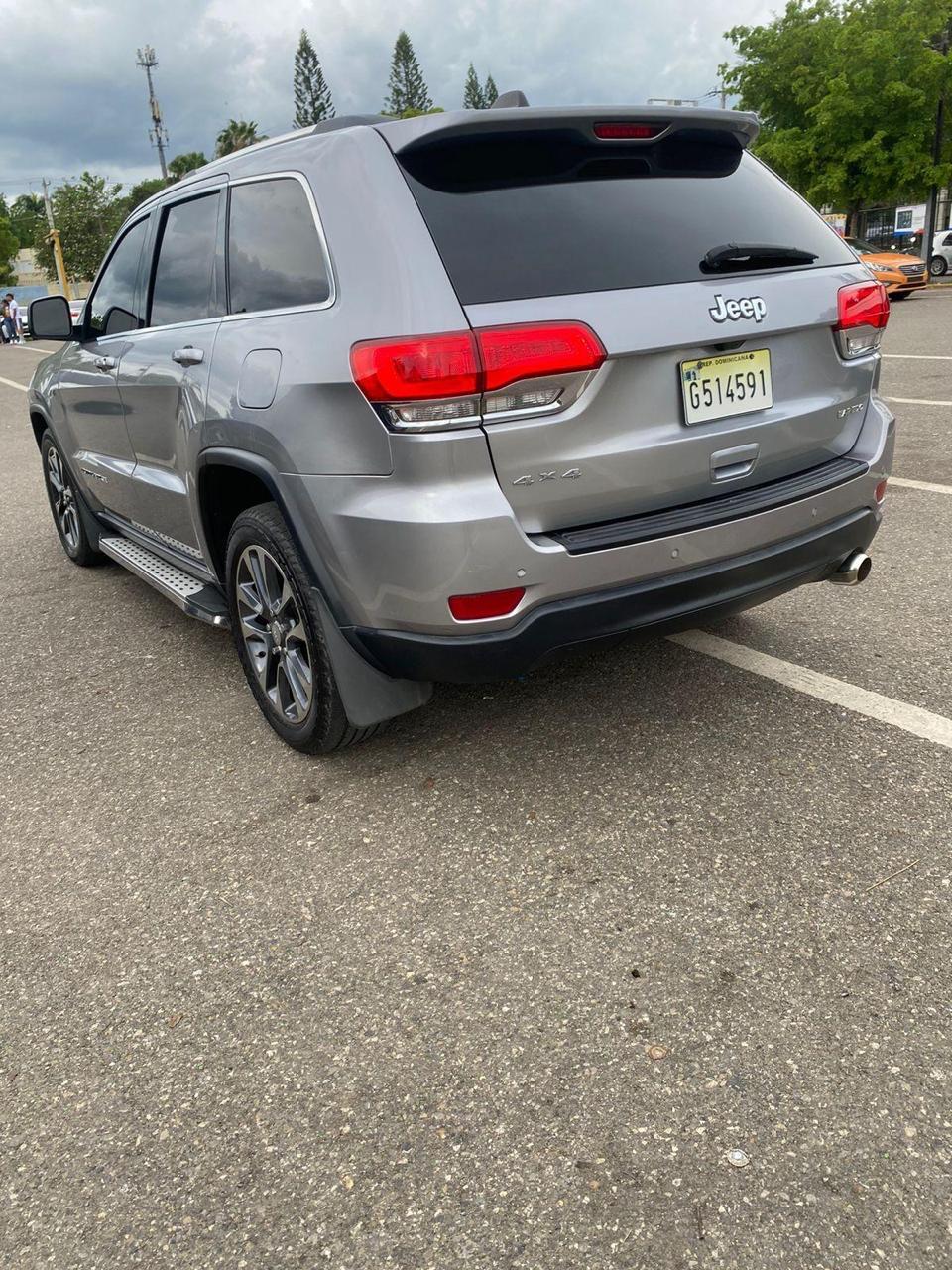 Rento Jeep Grand Cherokee Loredo 2016 Foto 7248153-3.jpg
