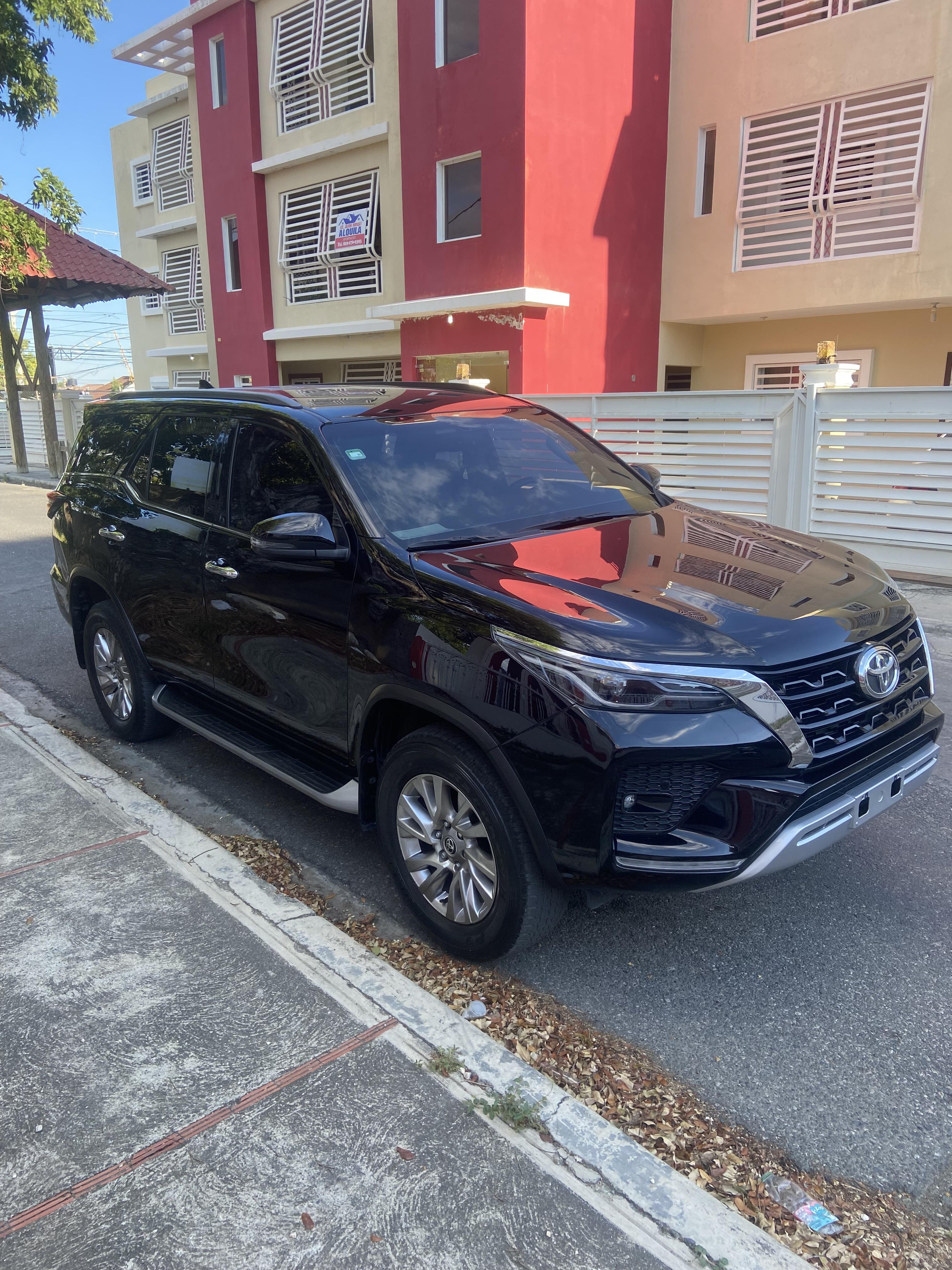 Toyota Fortuner SRV 2022 en Peravia Foto 7248294-2.jpg