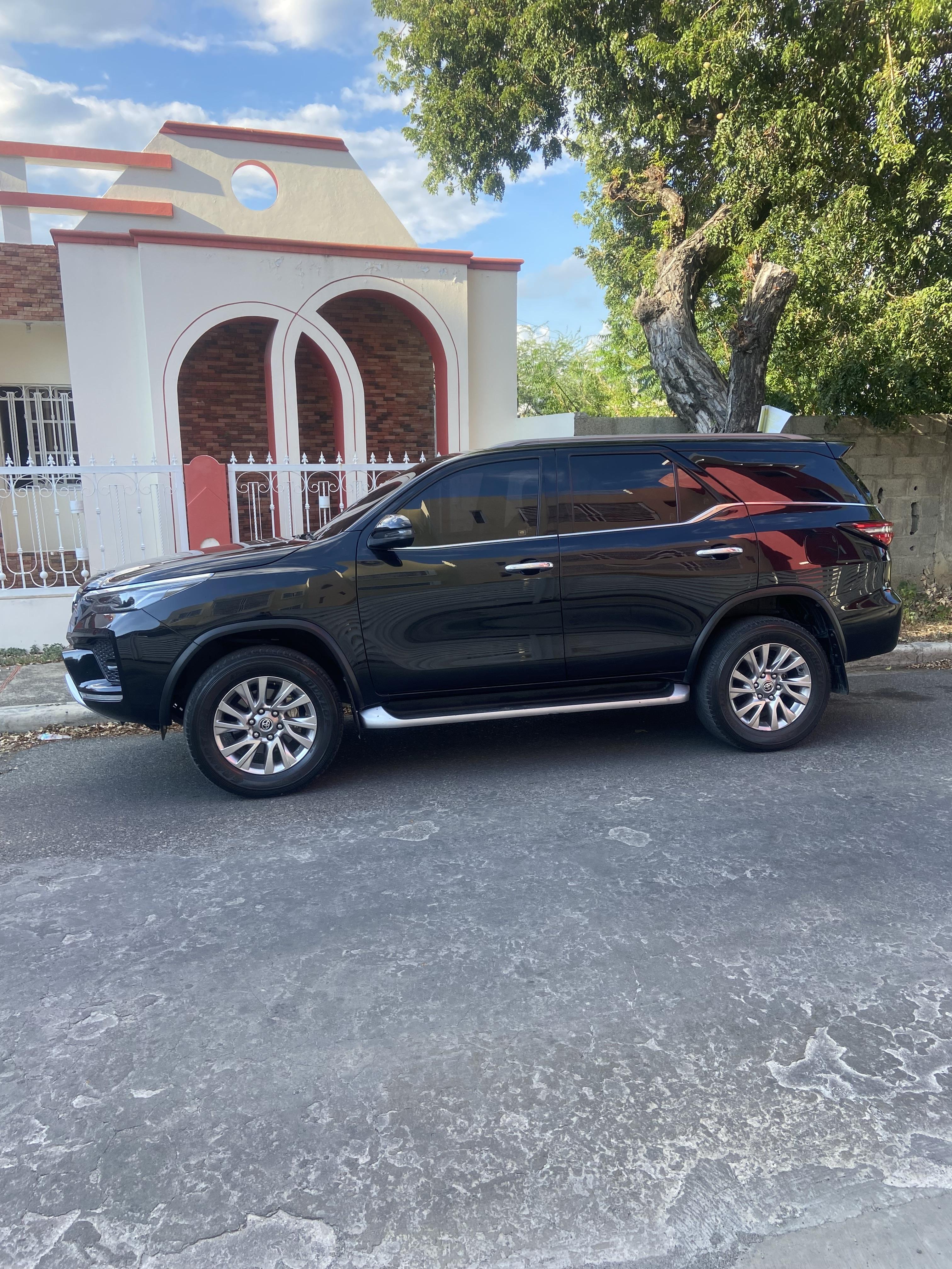 Toyota Fortuner SRV 2022 en Peravia Foto 7248294-4.jpg