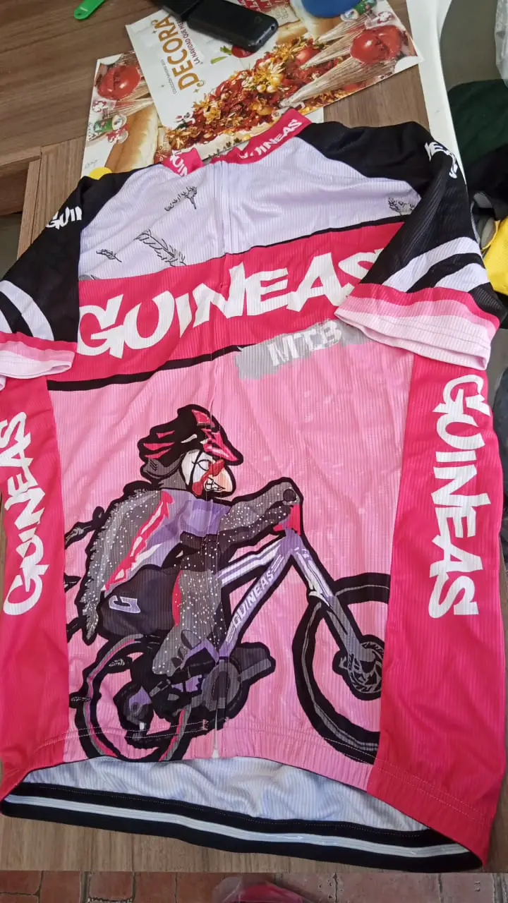 Ropa deportiva para ciclismo  Foto 7248360-3.jpg
