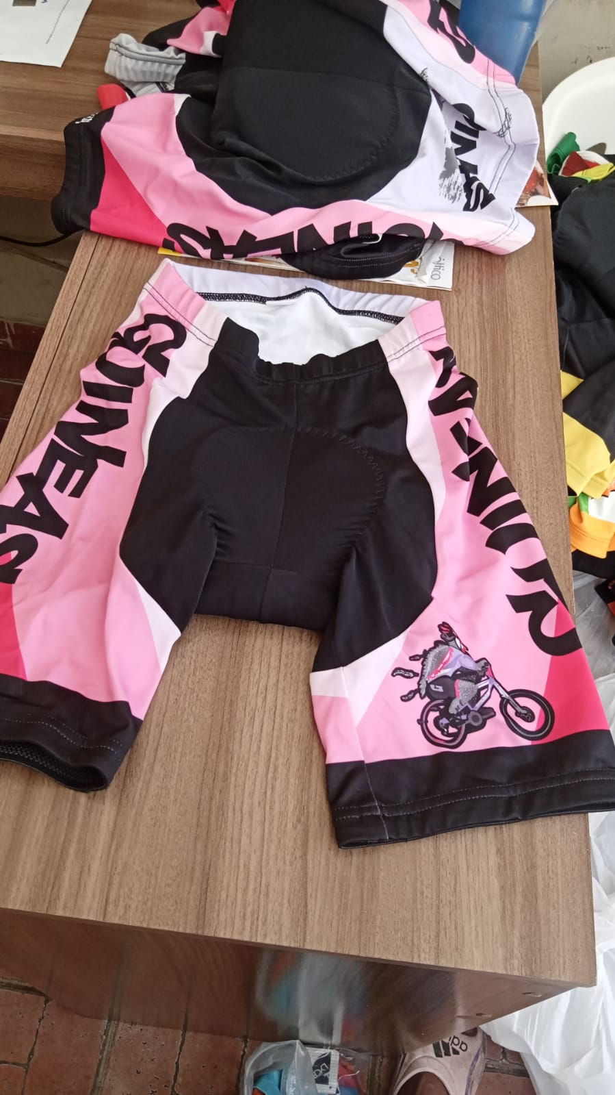 Ropa deportiva para ciclismo  Foto 7248360-4.jpg