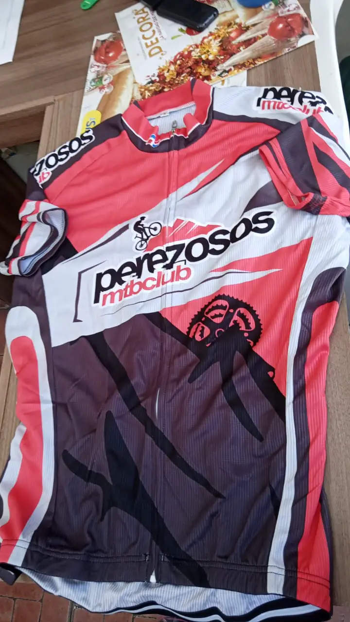 Ropa deportiva para ciclismo  Foto 7248360-5.jpg