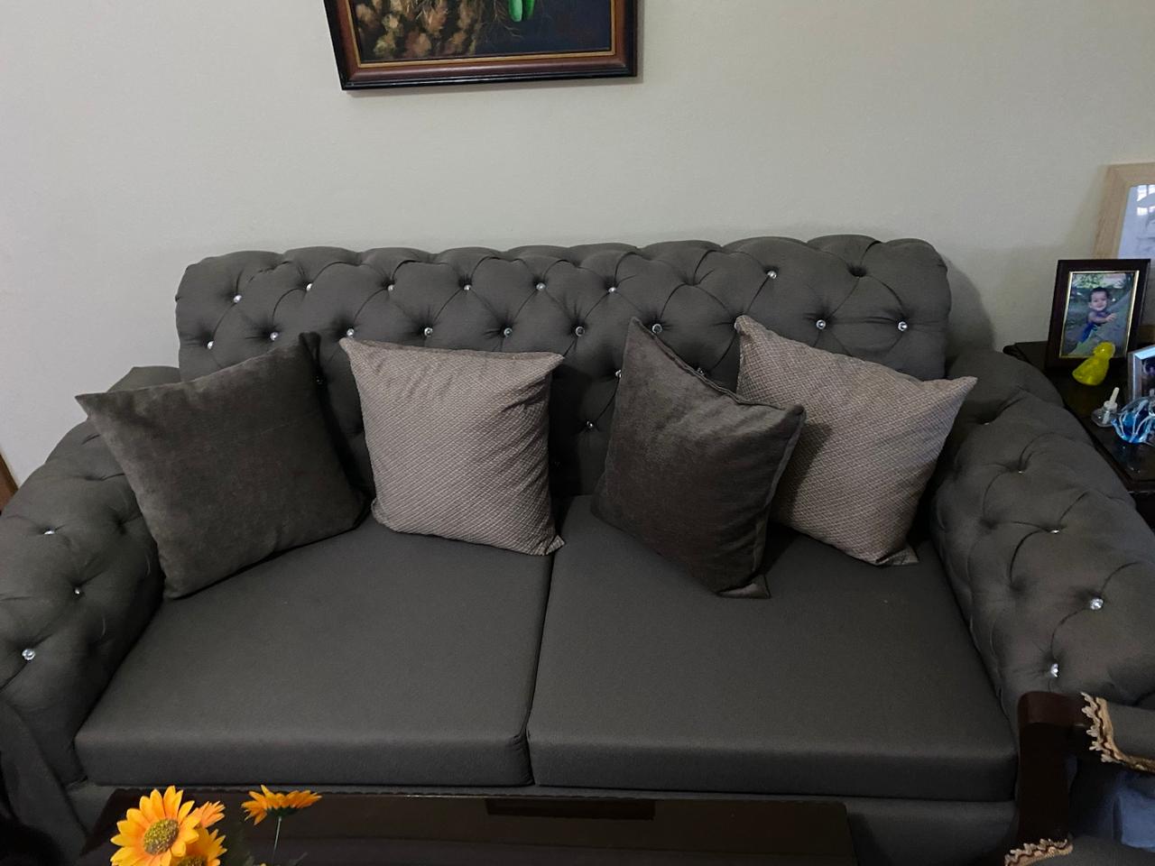 Vendo Juego de Sala en Caoba con mesa de centro y mesa lateral Foto 7249159-5.jpg