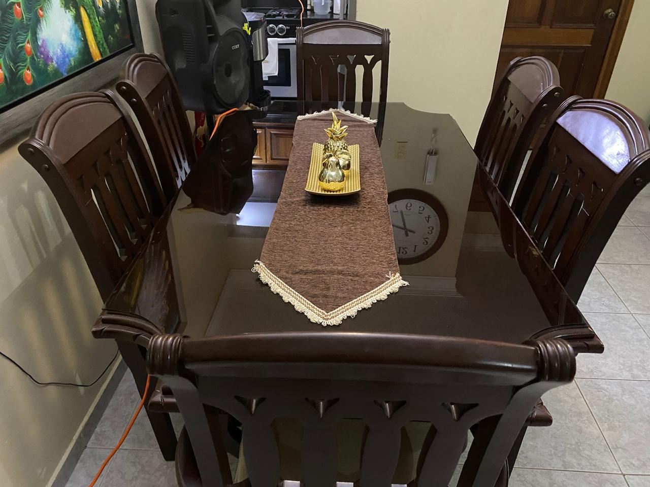 Vendo Comedor de 6 sillas en caoba Foto 7249161-1.jpg