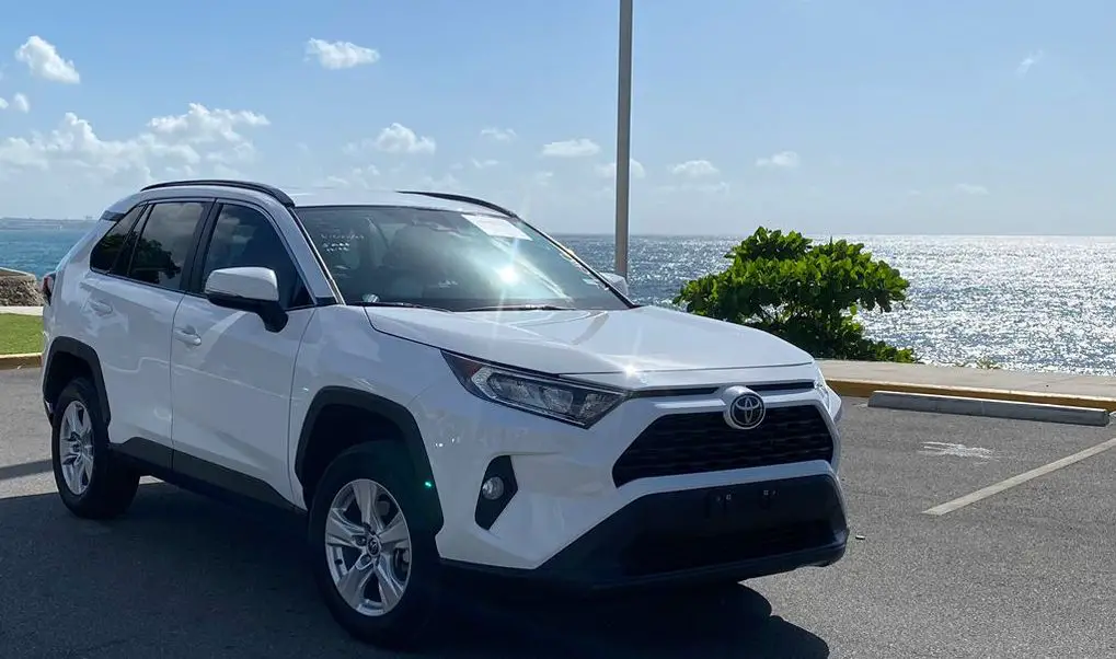 JEEPETA TOYOTA RAV4 BLANCA 2021 IMPORTADA XLE 17 MIL MILLAS Foto 7249357-3.jpg