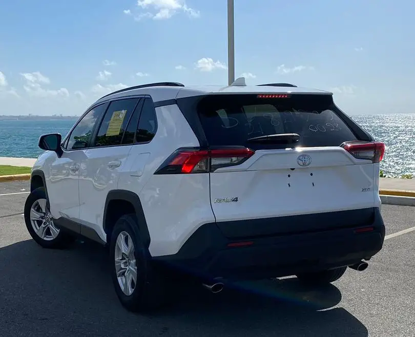 JEEPETA TOYOTA RAV4 BLANCA 2021 IMPORTADA XLE 17 MIL MILLAS Foto 7249357-4.jpg