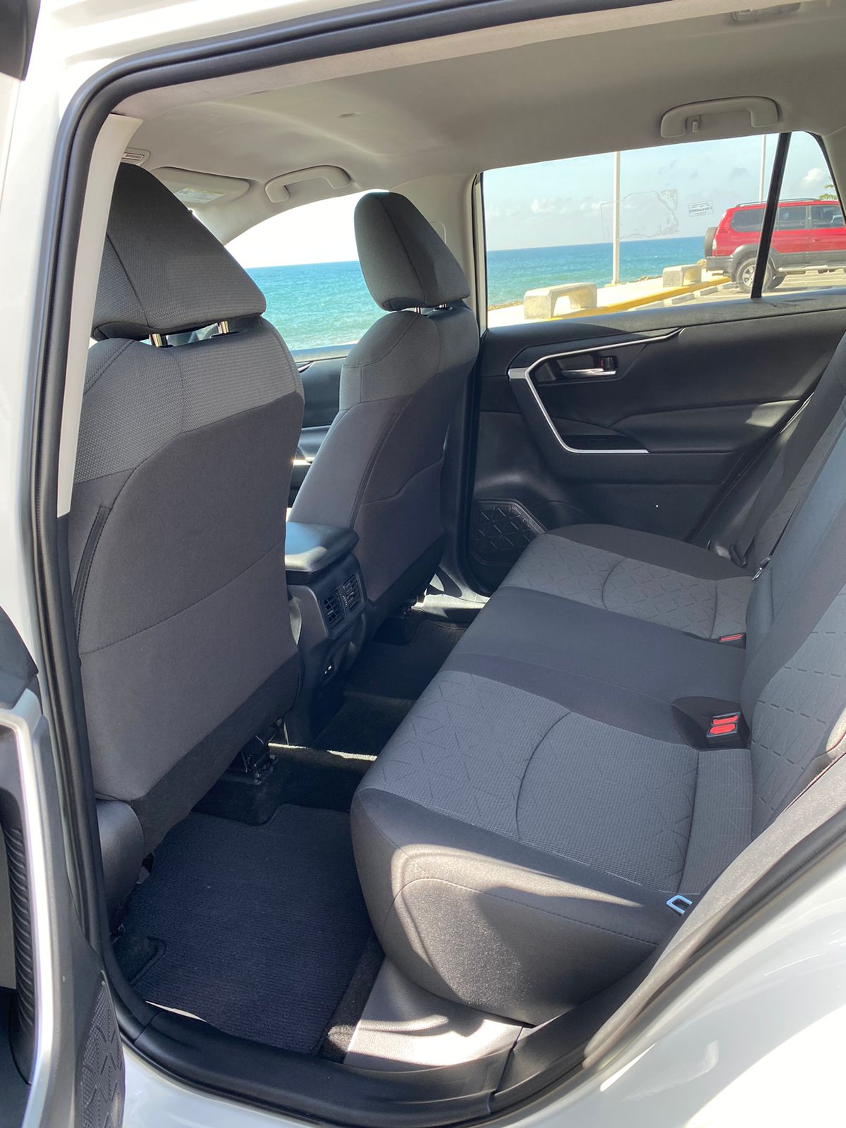 JEEPETA TOYOTA RAV4 BLANCA 2021 IMPORTADA XLE 17 MIL MILLAS Foto 7249357-7.jpg