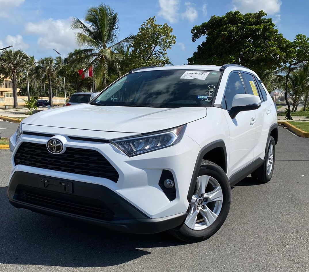 JEEPETA TOYOTA RAV4 BLANCA 2021 IMPORTADA XLE 17 MIL MILLAS Foto 7249357-8.jpg