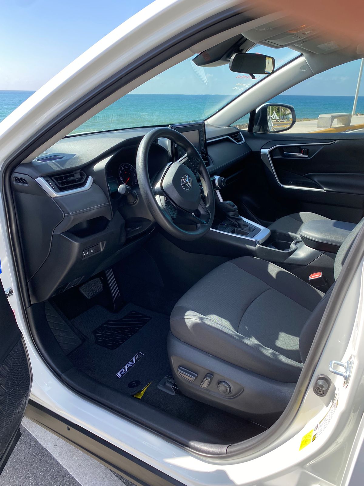 JEEPETA TOYOTA RAV4 BLANCA 2021 IMPORTADA XLE 17 MIL MILLAS Foto 7249357-9.jpg