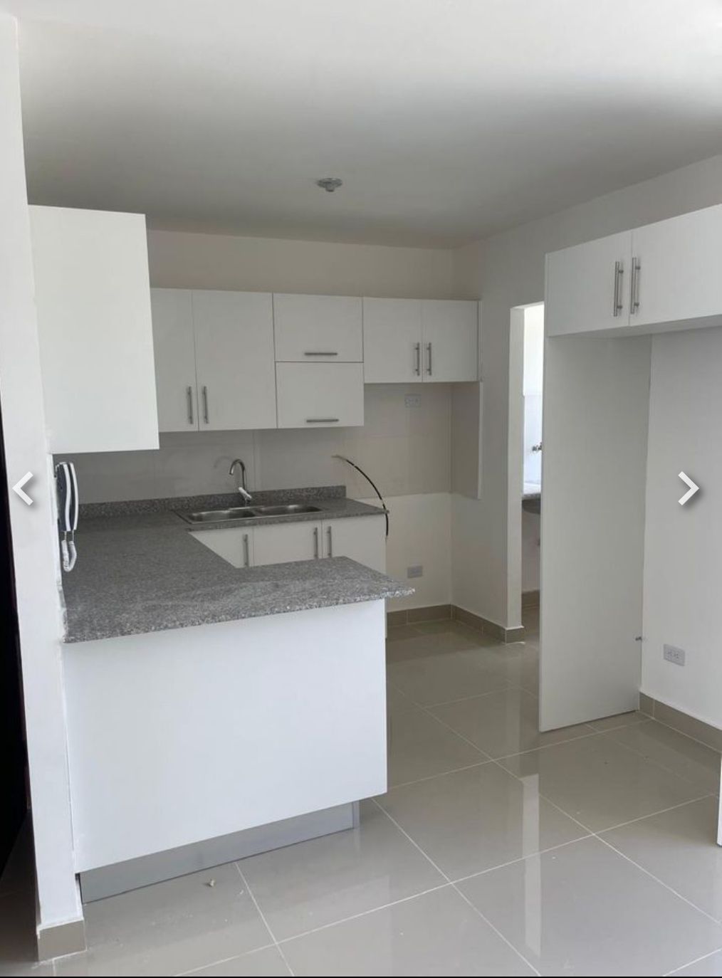 Alquiler de Apartamento de 3 Habitaciones con Terraza Privada en Autop Foto 7249402-4.jpg