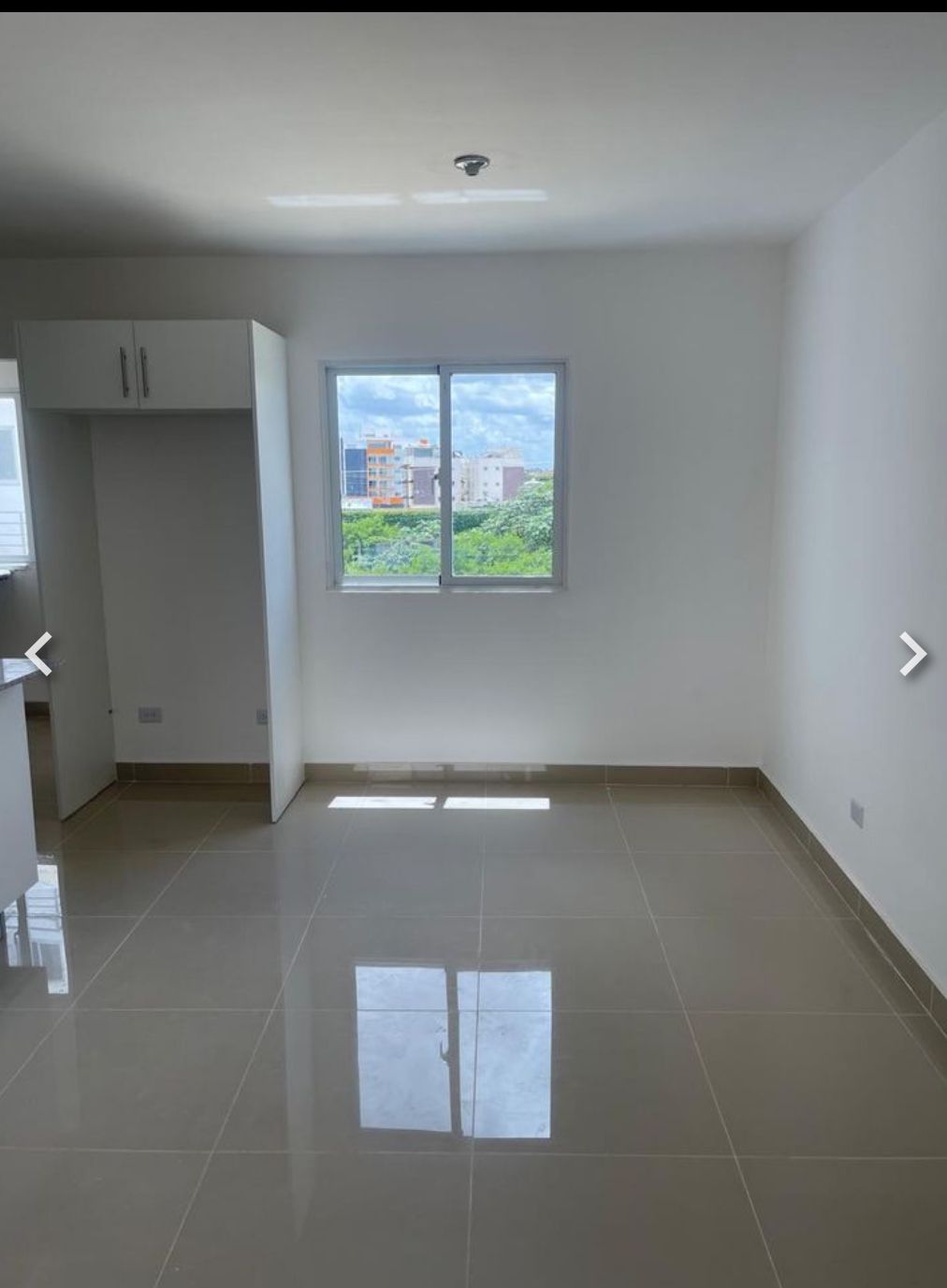 Alquiler de Apartamento de 3 Habitaciones con Terraza Privada en Autop Foto 7249402-5.jpg