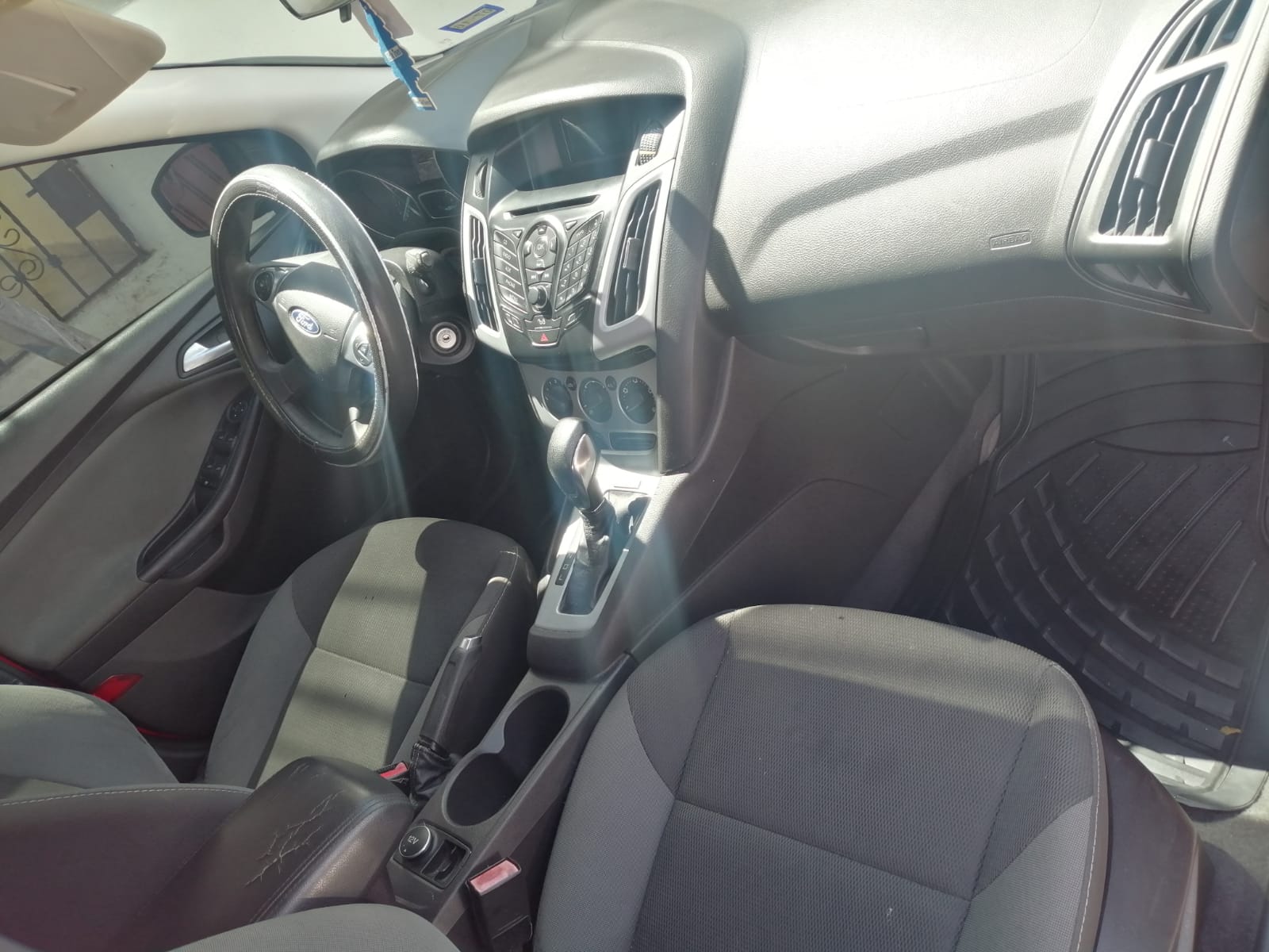 FORD FOCUS SE 2012 HATCHBACK Excelentes Condiciones Clean  Foto 7249471-8.jpg