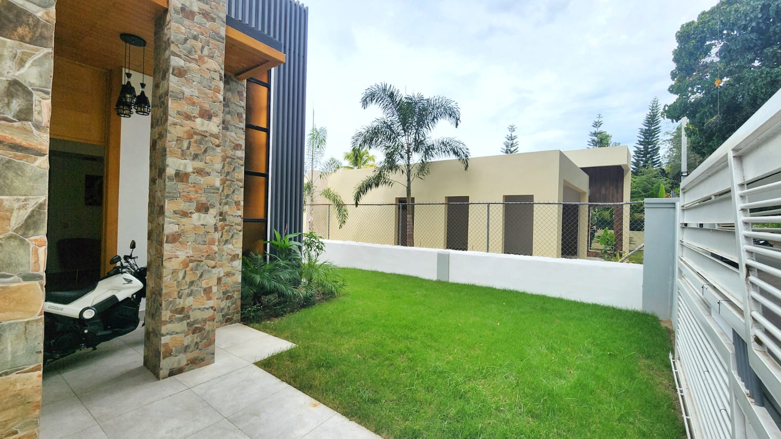 Vendo Majestuosa Casa moderna en Jarabacoa  A 2 minutos del pueblo  Foto 7251064-3.jpg