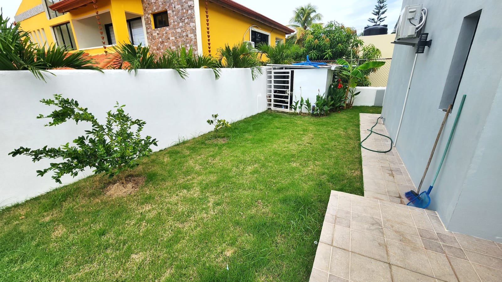 Vendo Majestuosa Casa moderna en Jarabacoa  A 2 minutos del pueblo  Foto 7251064-5.jpg