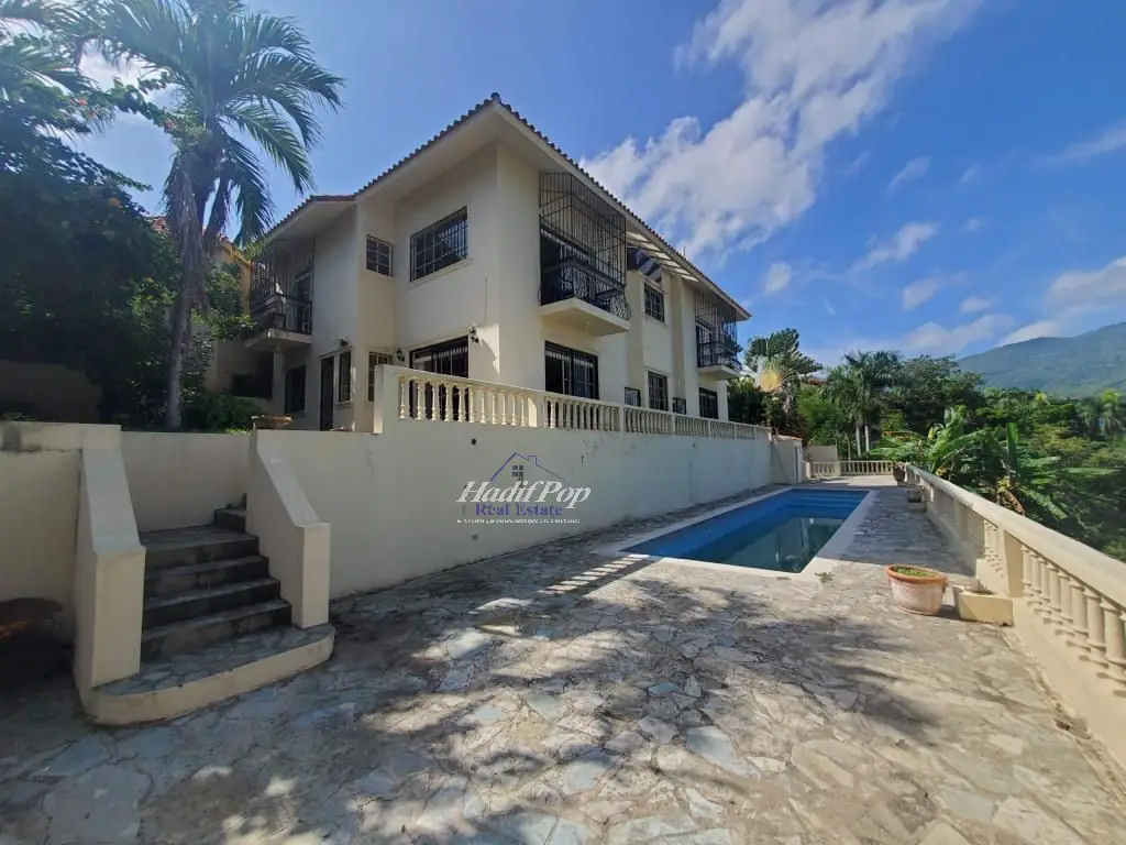 Amplia casa unifamiliar de dos niveles en Puerto Plata Foto 7251862-12.jpg
