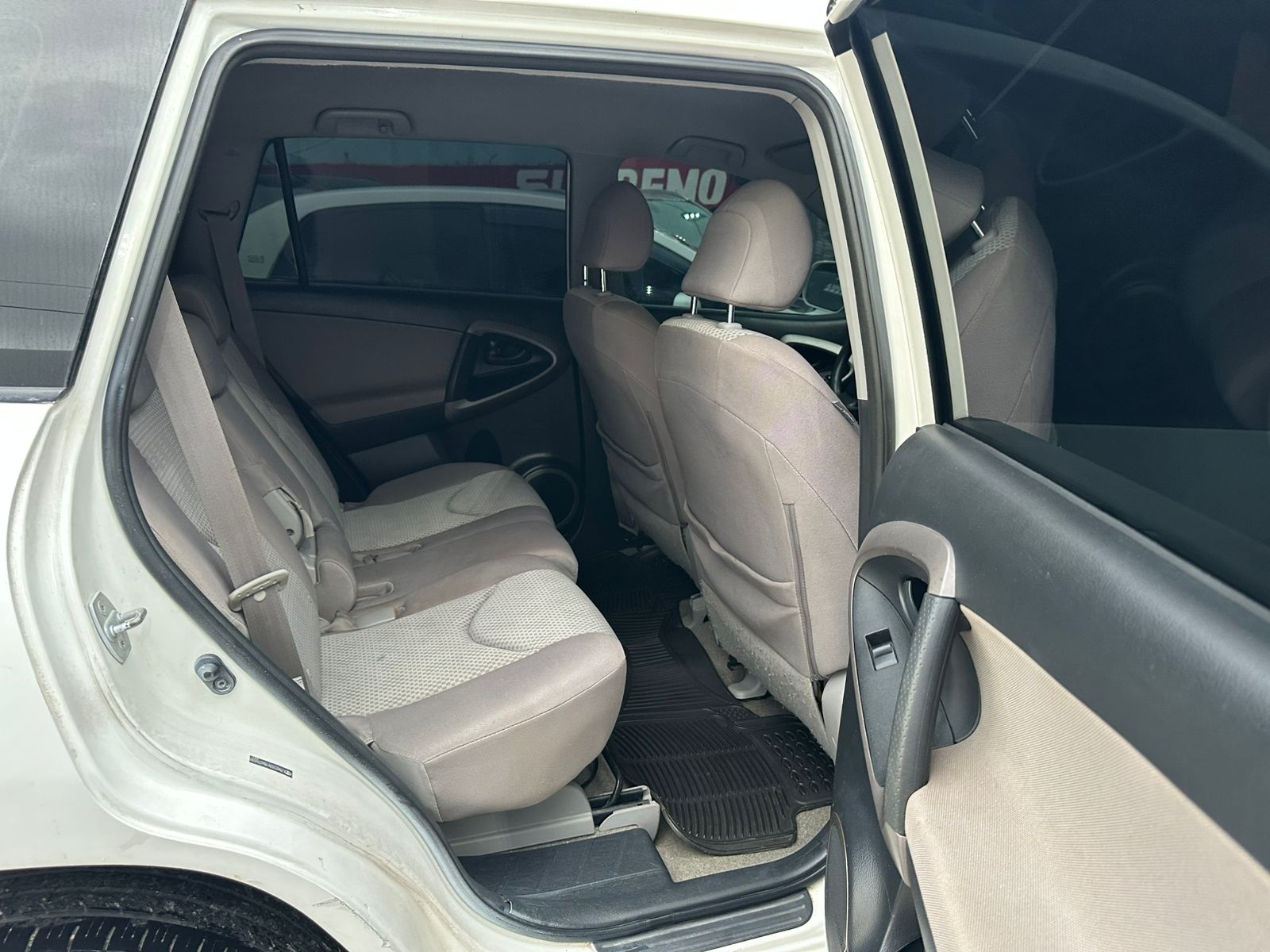 TOYOTA RAV4 LE  Foto 7252228-7.jpg