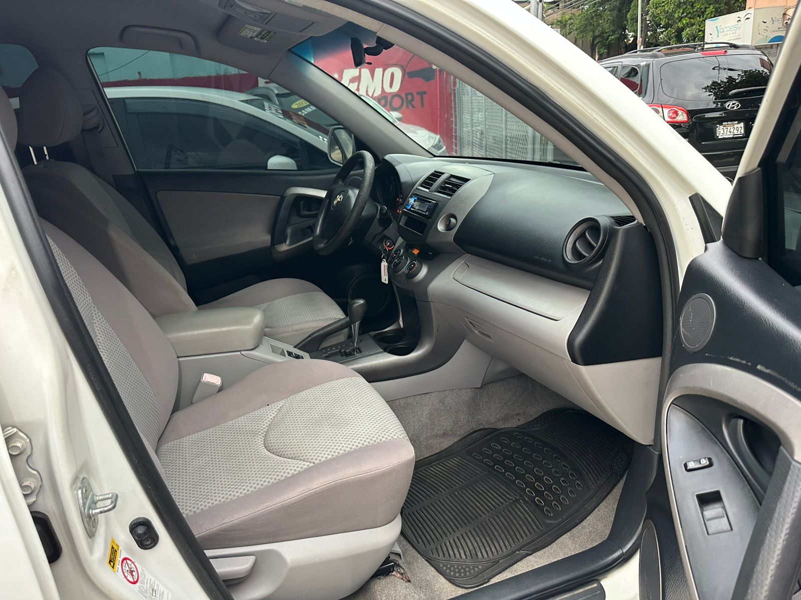 TOYOTA RAV4 LE  Foto 7252228-8.jpg
