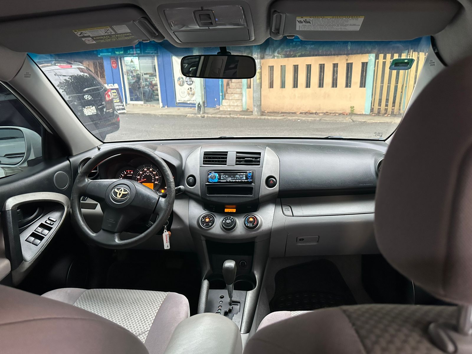 TOYOTA RAV4 LE  Foto 7252228-9.jpg