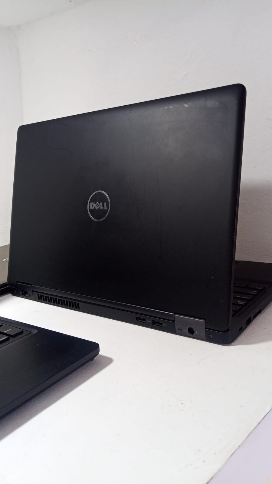 Laptop Dell Latitude 5580 Foto 7252315-2.jpg
