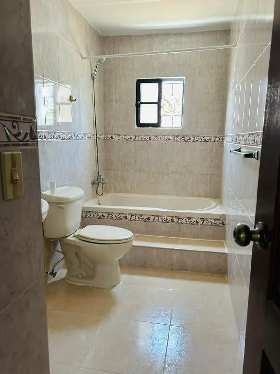 SE RENTA CASA UNIFAMILIAR CON PISCINA  Foto 7252365-1.jpg