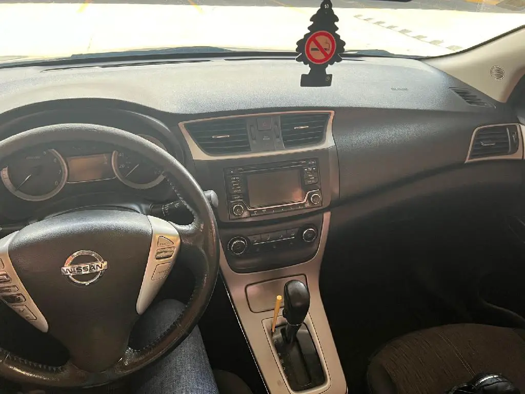 Nissan Sentra SV Foto 7252634-4.jpg
