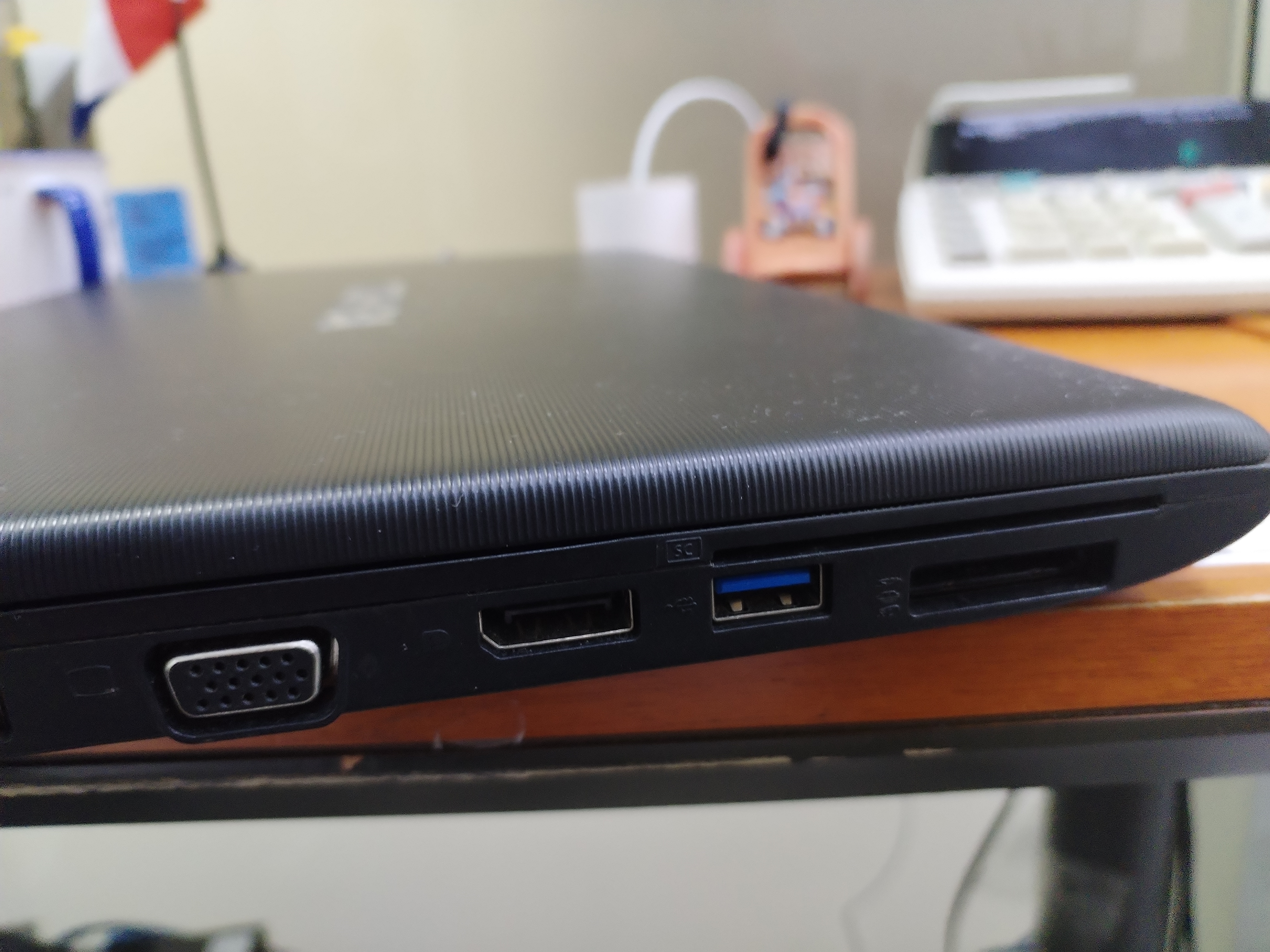 LAPTOD TOSHIBA TEKRA R-950 CORE 5 16 PLGDS. WINDOWS 11 PRO Foto 7252705-3.jpg