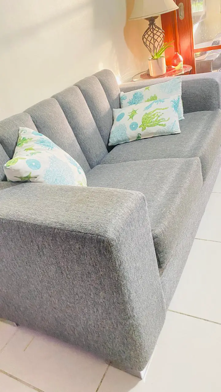 Muebles de dos piezas uno de tres prersonas y uno de dos Foto 7252820-2.jpg