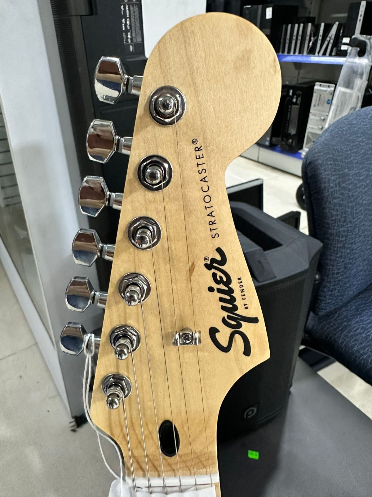 KIT GUITARRA ELECTRICA SQUIER BY FENDER STRATOCASTER Foto 7253278-3.jpg