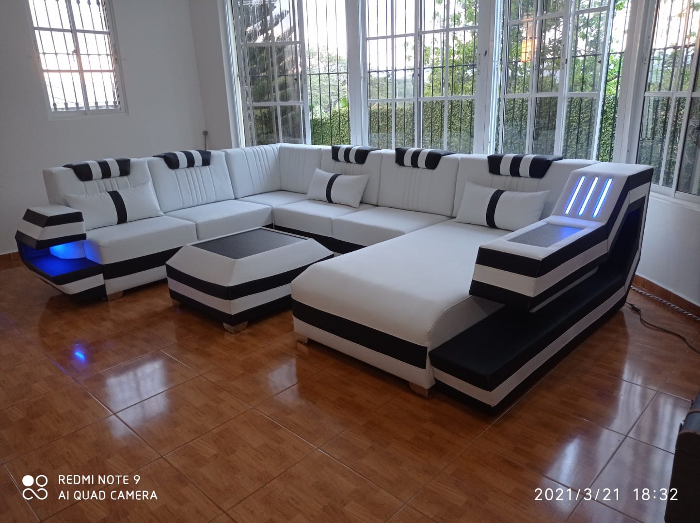 Mueble L alta gama Con luces led integrada Foto 7253521-2.jpg