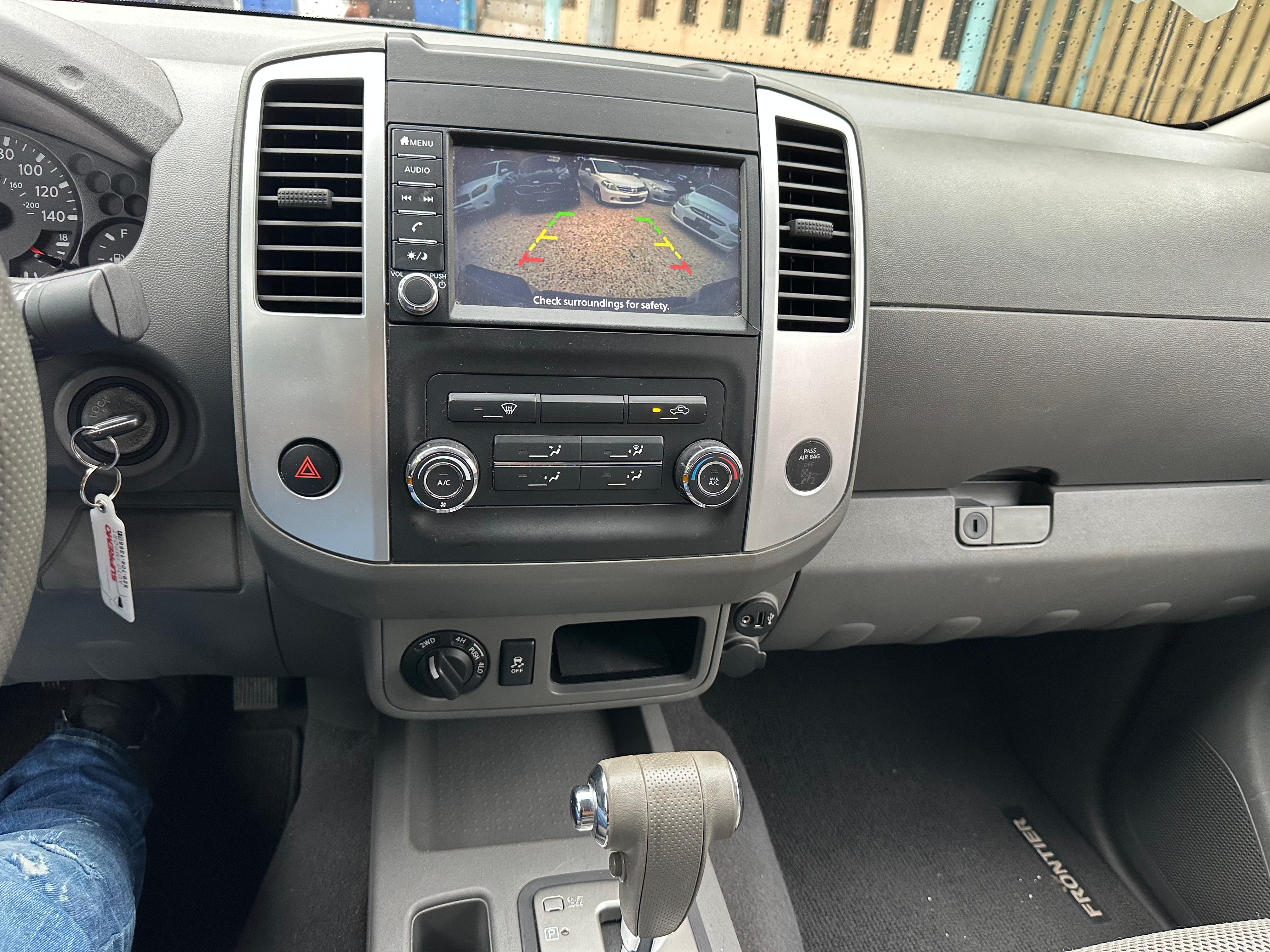 NISSAN FRONTIER SV 4x4 Foto 7253698-10.jpg