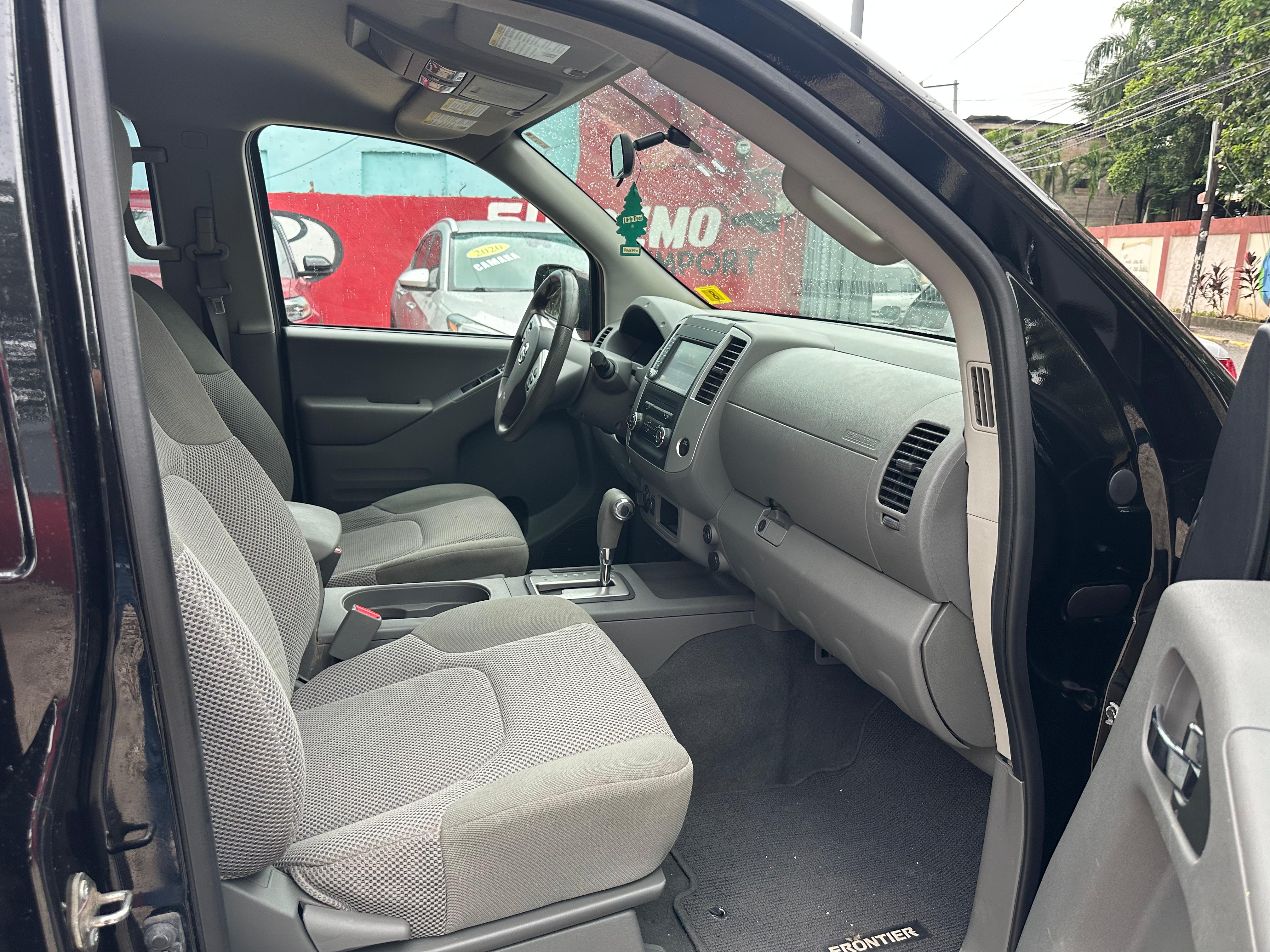 NISSAN FRONTIER SV 4x4 Foto 7253698-8.jpg