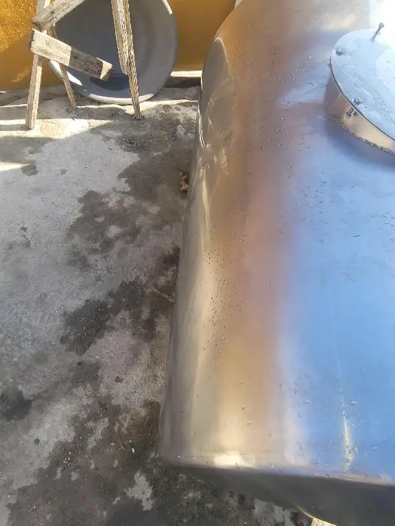 Vendo tanque de acero inoxidable leea debajo Foto 7253749-1.jpg