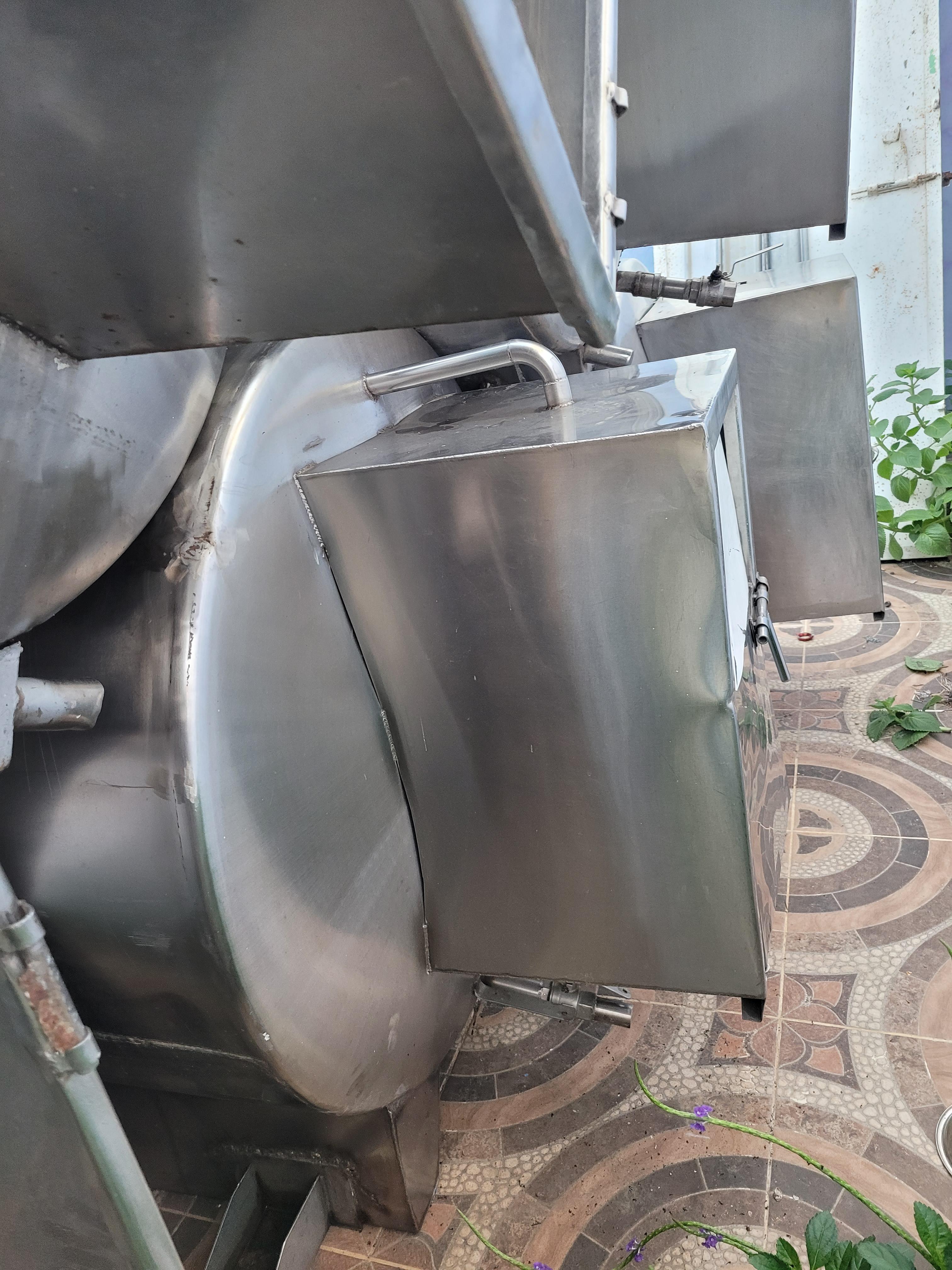 Vendo tanque de acero inoxidable leea debajo Foto 7253749-7.jpg