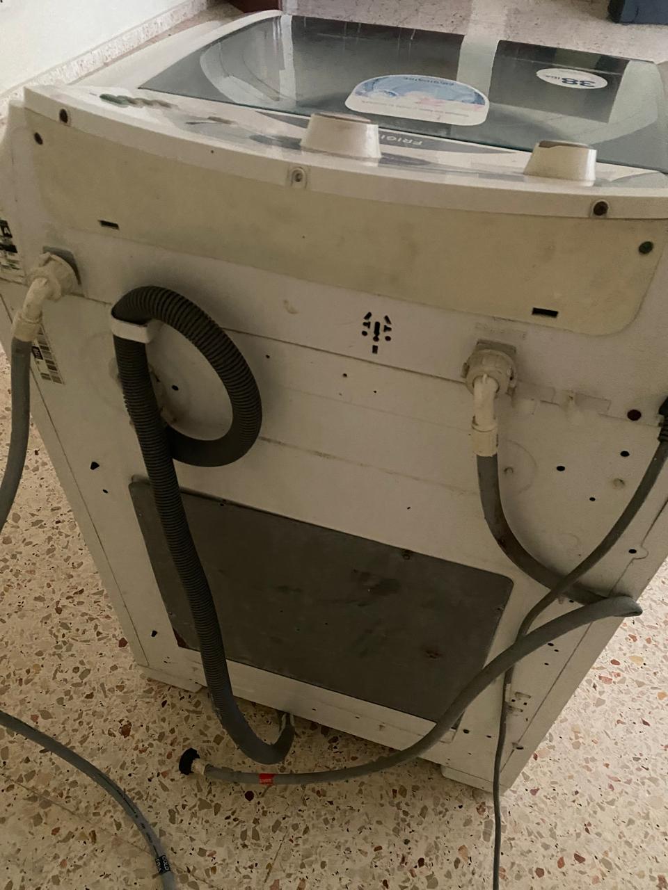 Se vende lavadora de 38 lbs 17 kg un solo dueño lo vendo porque me mud Foto 7253781-3.jpg