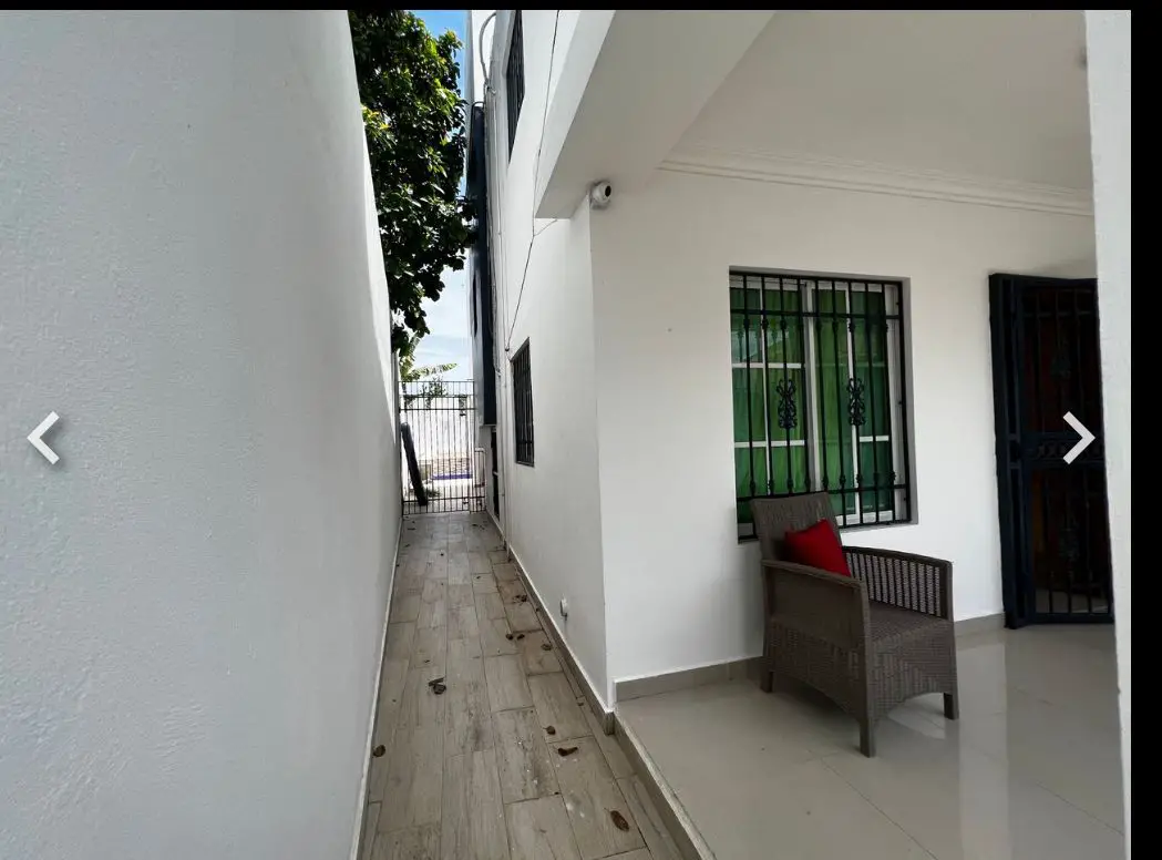 Casa de dos niveles con piscina ubicada en prado oriental próximo al s Foto 7253921-11.jpg