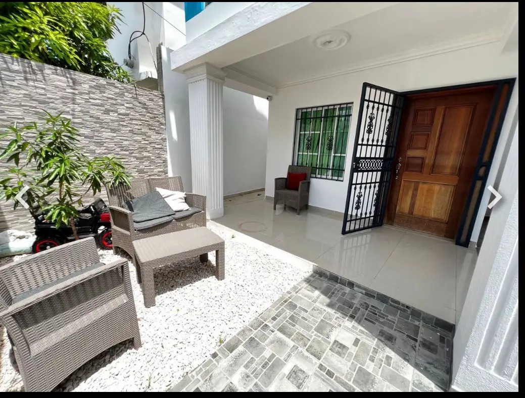 Casa de dos niveles con piscina ubicada en prado oriental próximo al s Foto 7253921-5.jpg